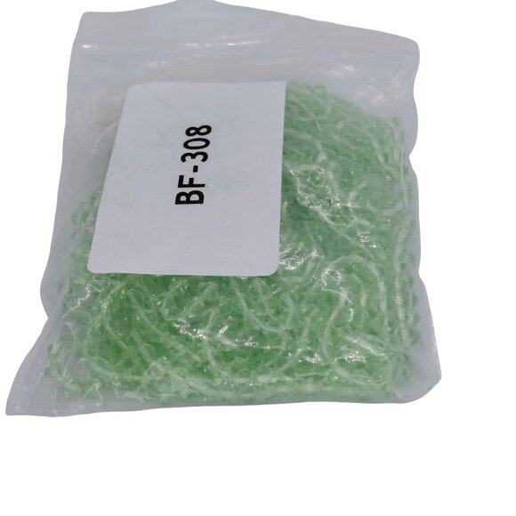 Pale apple green seed beads - Picture 2 of 3